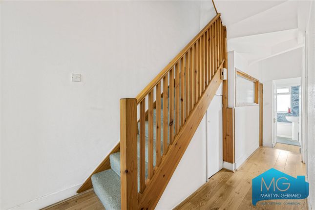 Flat for sale in Park Road, Bounds Green, London