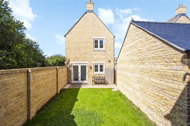 Detached house to rent in Robin Close, Bourton-On-The-Water, Cheltenham, Gloucestershire