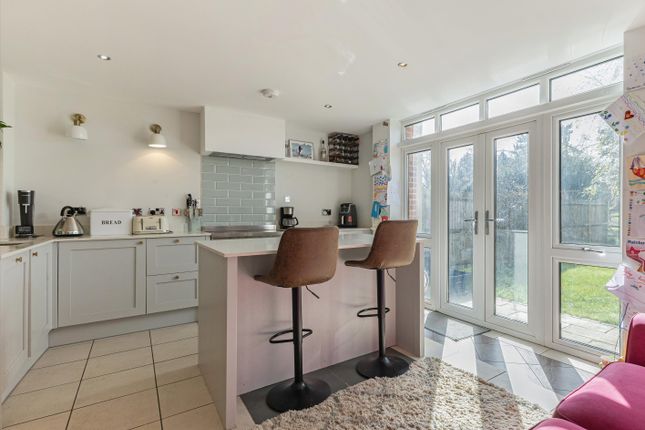 41, Fraser Gardens, Winchester photo 2