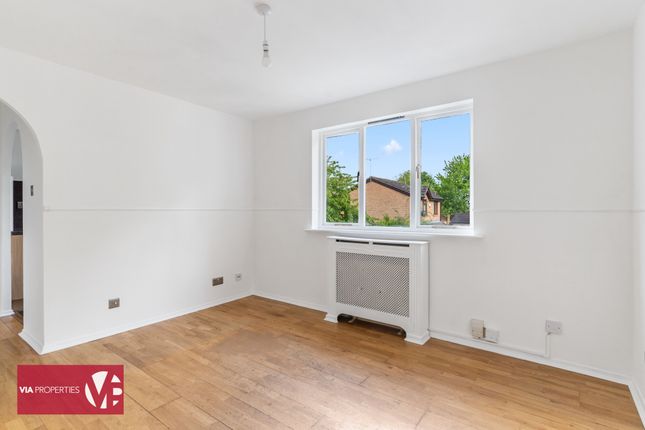 110, Parrotts Field, Hoddesdon photo 4