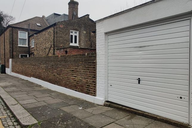 Thumbnail Parking/garage to let in Vale Grove, London