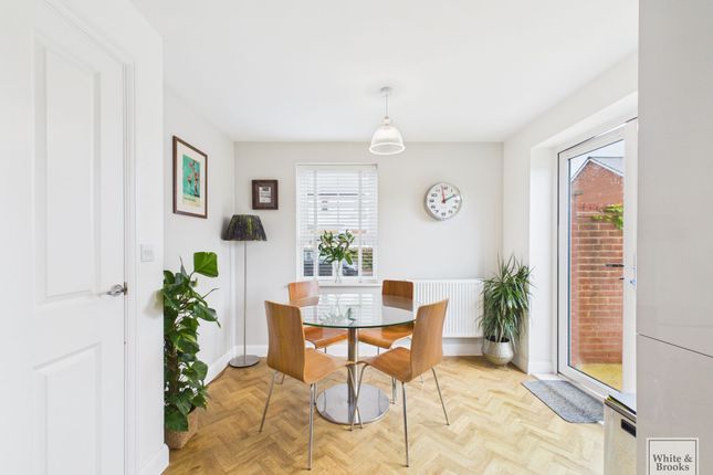 9 Hawthorn Way, Chichester photo 4