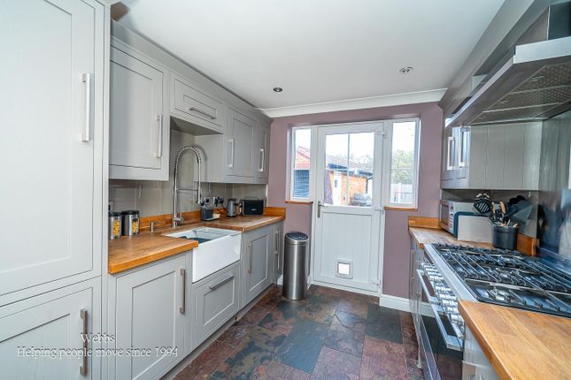 21, Balmoral Way, Walsall photo 3