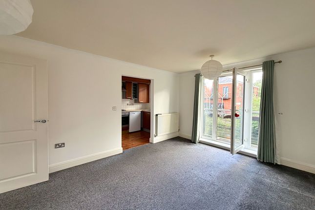 4 Waterside, Sale photo 4