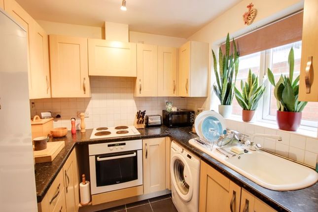 6, Blake Court, Staverton photo 4