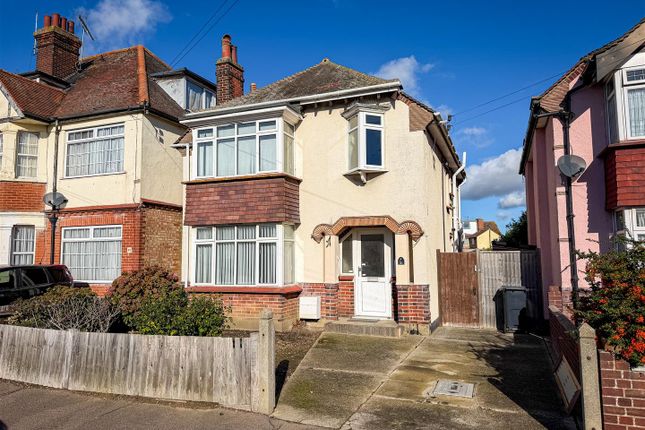 3-bed detached on Skelmersdale Road, Clacton-On-Sea, £275,000