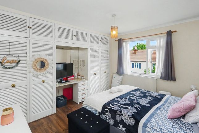 7, Gladstone Road, Tolworth photo 4