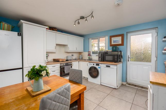 40, Llys Llwyfen, Swansea photo 4