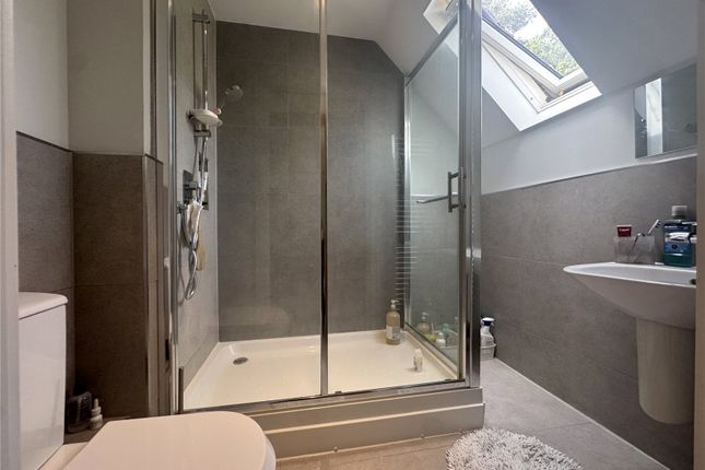 18, Hunters Place, Surrey photo 4