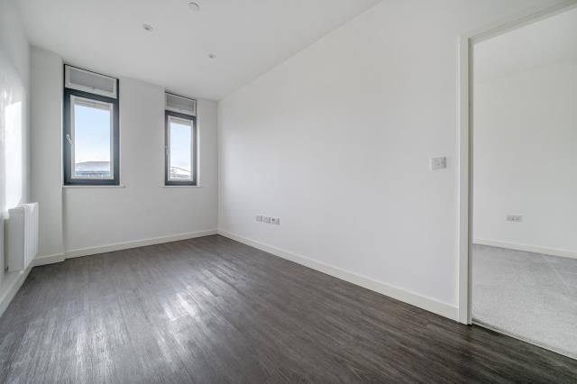 Flat 80 Century Court, Millennium Way, Bracknell photo 4