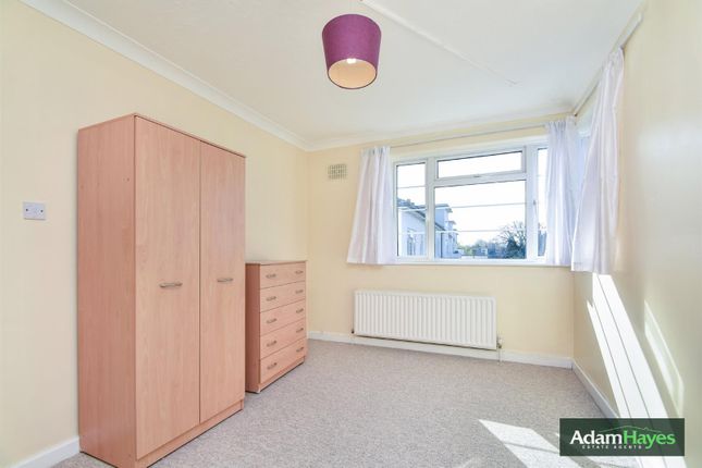 Flat to rent in Beech Lawns, North Finchley