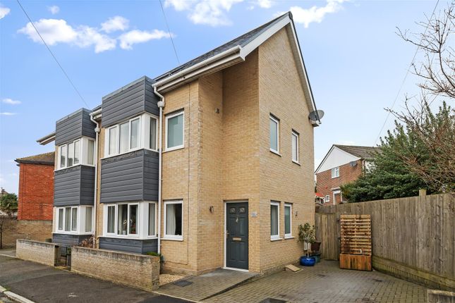 Coniston Crescent &amp; Driveway