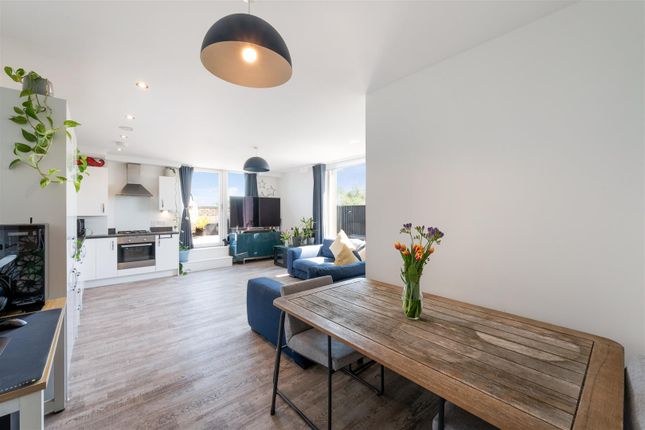 Flat 23 Bramah Court, 2, Breakspear Gardens, Colliers Wood photo 3