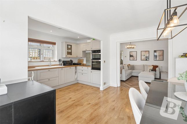 2, Hyland Way, Hornchurch photo 4
