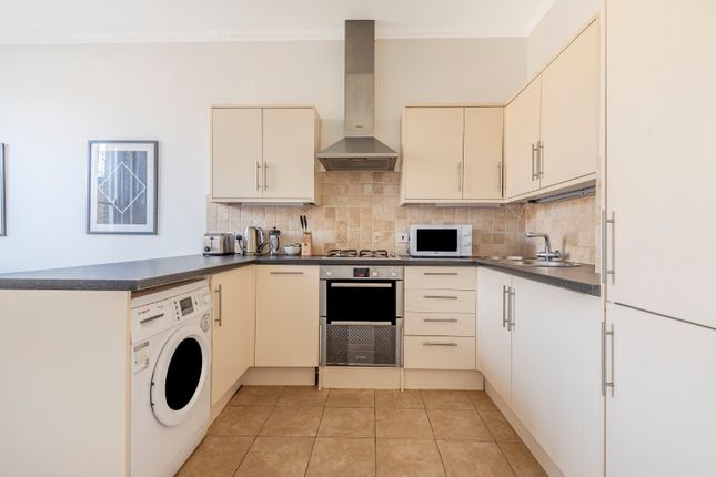 Flat 3, 68, Highbury Hill, London photo 3