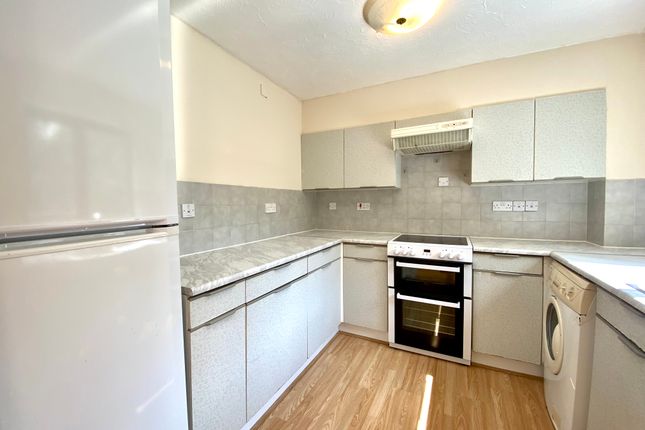 Flat for sale in West Quay Drive, Hayes, Yeading