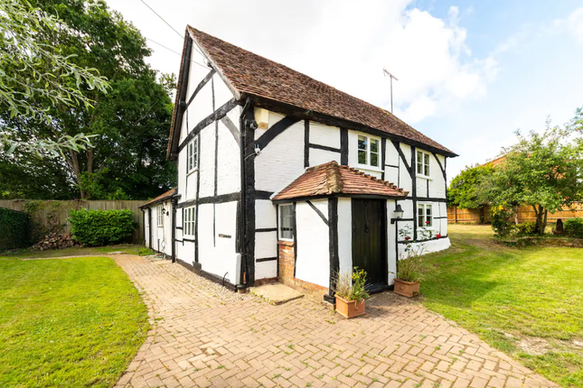 Thumbnail Detached house to rent in Reading Road, Wokingham, Berkshire