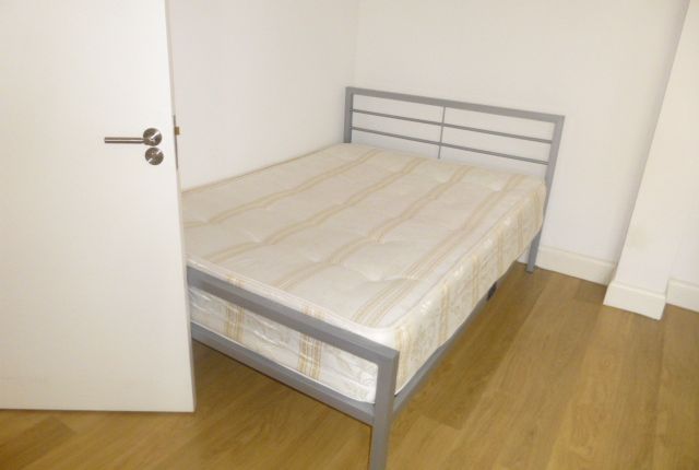 Flat 6 2a, La Rose Lane, London photo 4