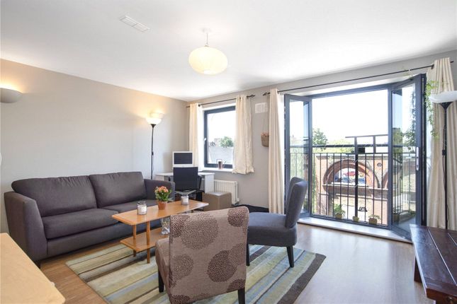 Flat for sale in Brooksby's Walk, London