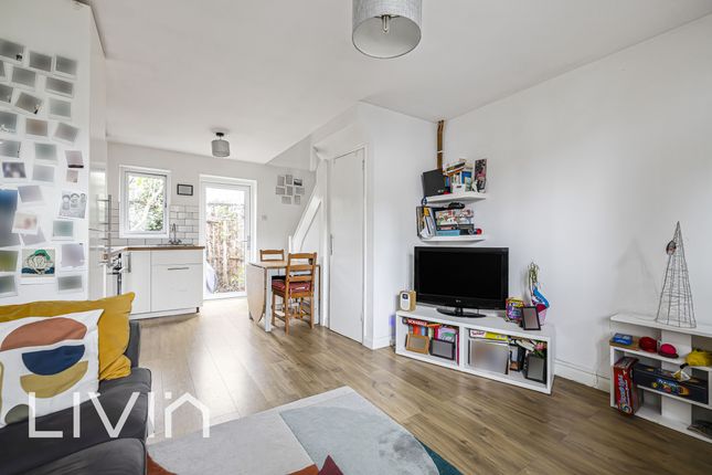 13 Bradshaws Close, London photo 3