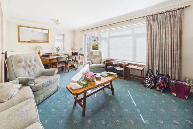 24, Betley Court, Walton-On-Thames photo 4