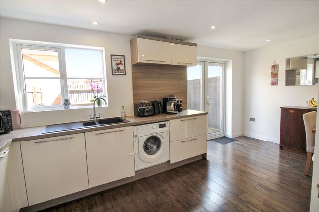 41, Mayfly Road, Swindon photo 4