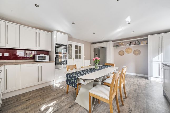 30, Kingfisher Grove, Reading photo 2