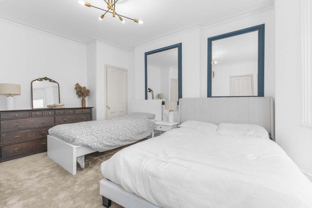 LGF, 30, Glazbury Road, London photo 4