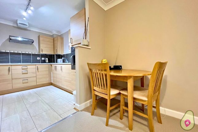 Flat for sale in Opecks Close, Wexham, Slough