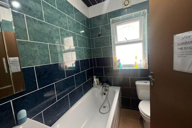 215, Shrewsbury Road, LONDON photo 3