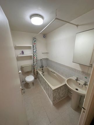 Flat for sale in Wyvern House, Bridge Road, Grays