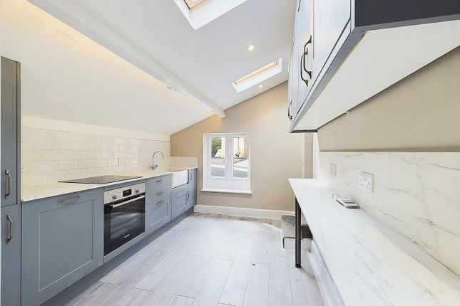 12a,, High Street, Hampton Hill photo 4