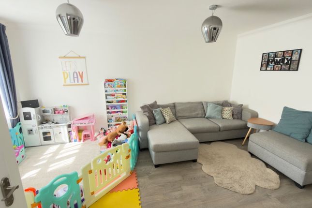 60, Lilleshall Avenue, Milton Keynes photo 3