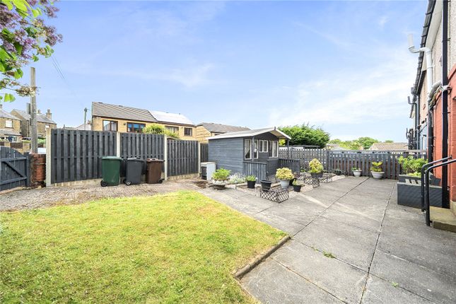 37, Moorcroft Avenue, Huddersfield photo 2