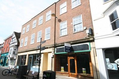 Retail premises to let in 34 High Street, Salisbury, Wiltshire