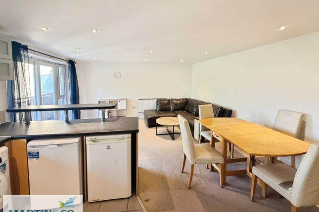 64, Branagh Court, Reading photo 2