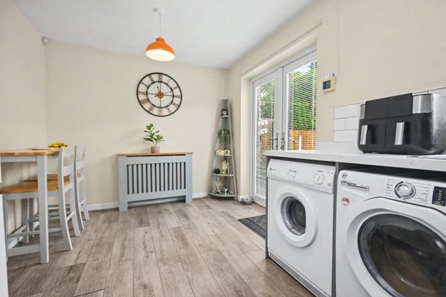 29, Greenside Park, Wakefield photo 4