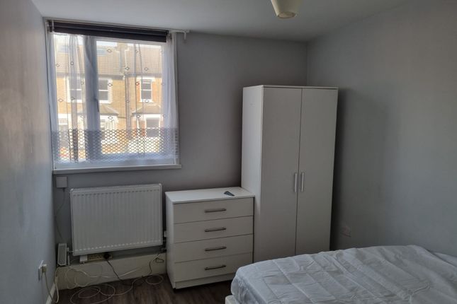 Shared accommodation to rent in Cheltenham Road, London
