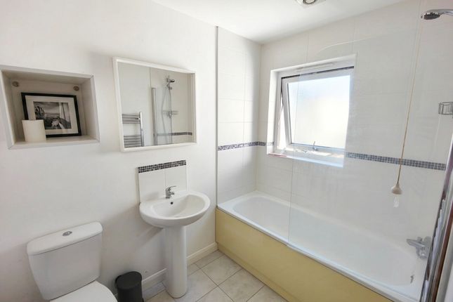 2 Olivers Yard, Church Street, Helston photo 4