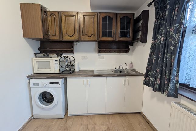 Studio flat 167, HARROW photo 2