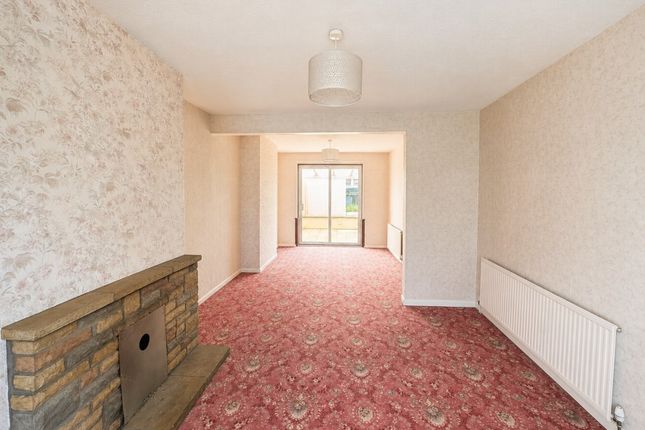 31 Peverels Way, Northampton photo 3