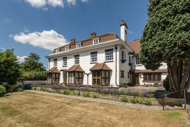 Thumbnail Flat to rent in The Lodge, Thames Ditton, Surrey