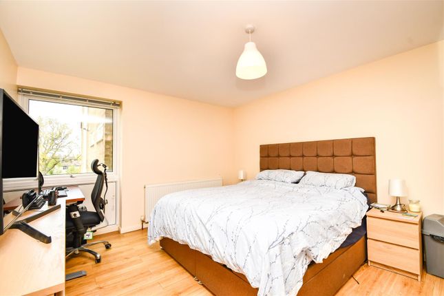 Flat for sale in Fortis Green, East Finchley