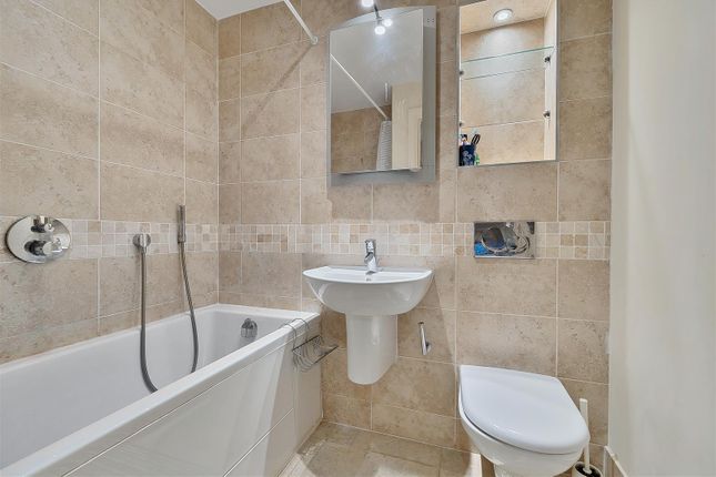 Flat for sale in Shoppenhangers Road, Maidenhead