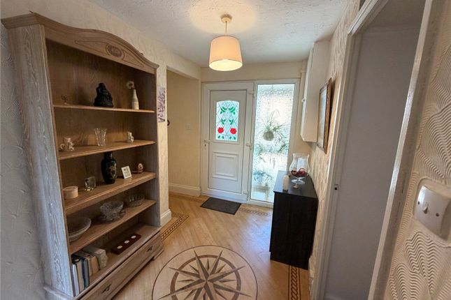 72, Landswood Close, West Midlands photo 4