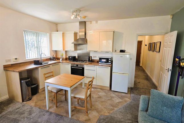 49, Bryntirion, Llanelli photo 4