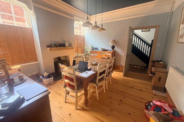 41, Headlands, Kettering photo 5