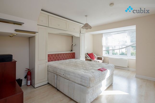 Thumbnail Town house to rent in Keat Close, London