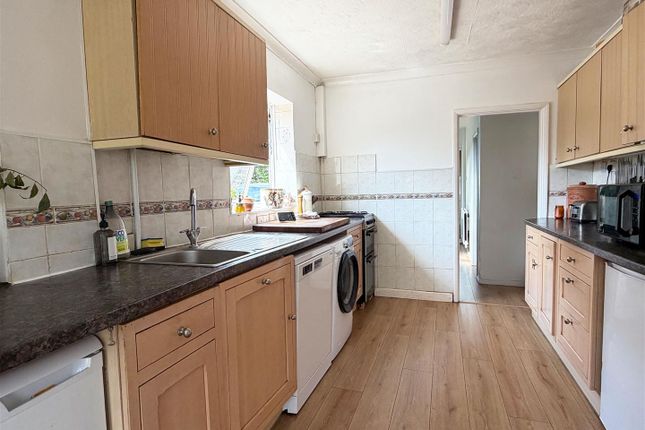 7, Fowlers Mead, Woking photo 3