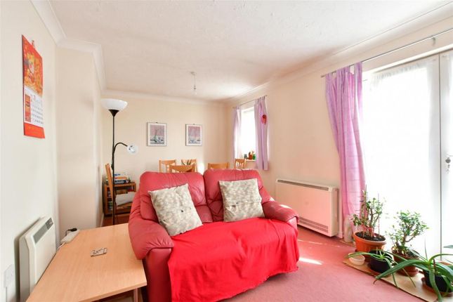 Flat to rent in Payne Close, Barking